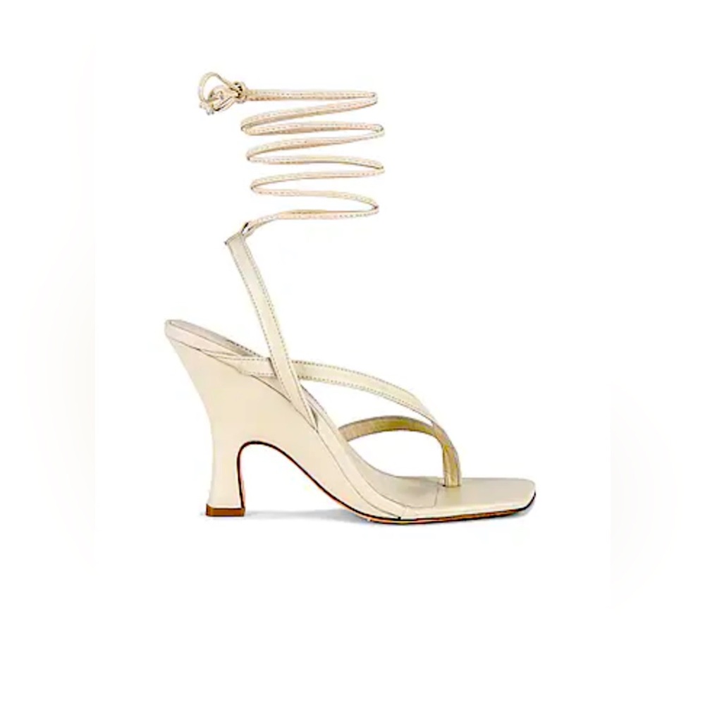 NWOT A’mmonde Atelier Aza 100 Wedge in Ivory, size 6.5